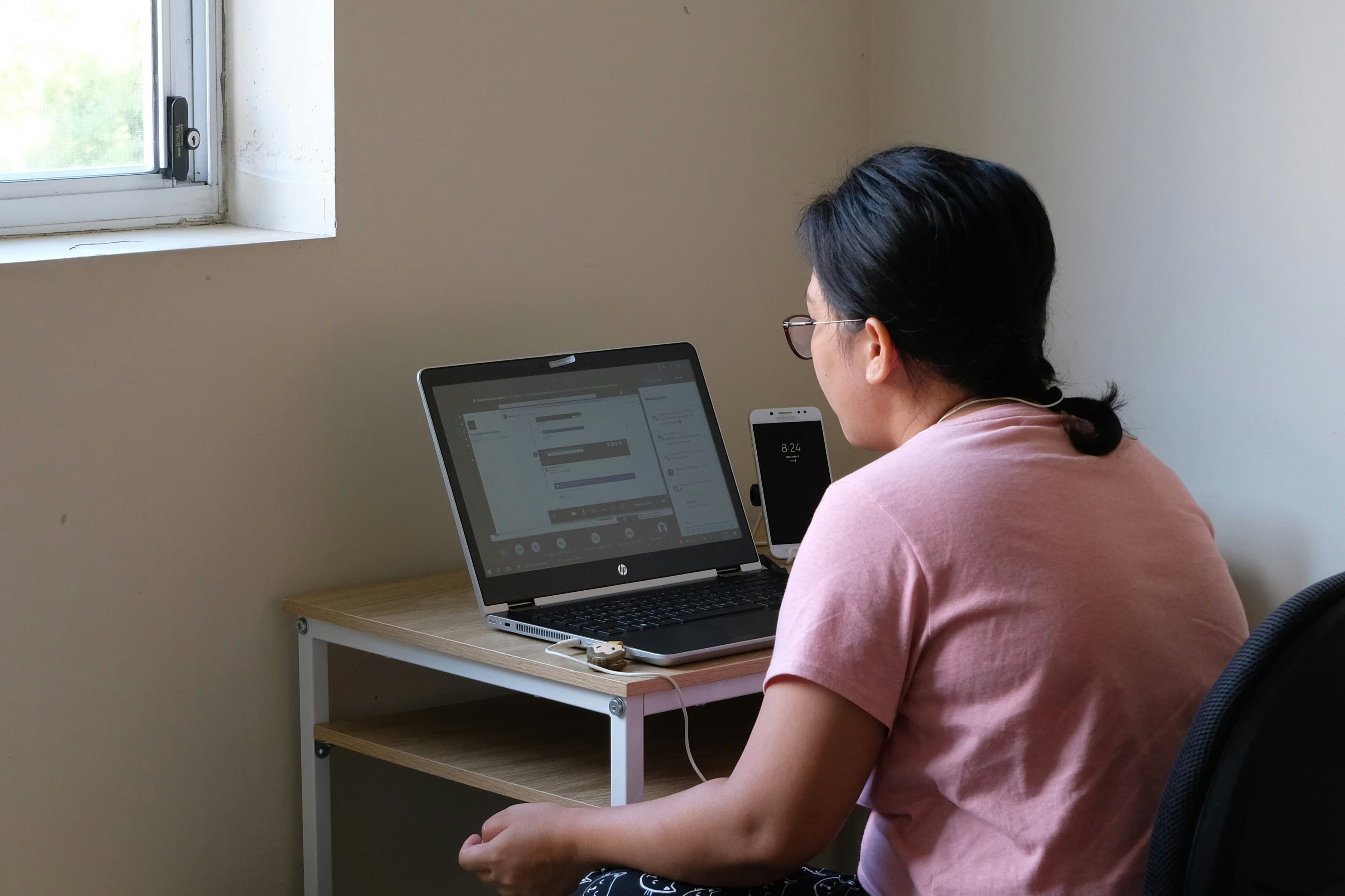 Students learning languages online